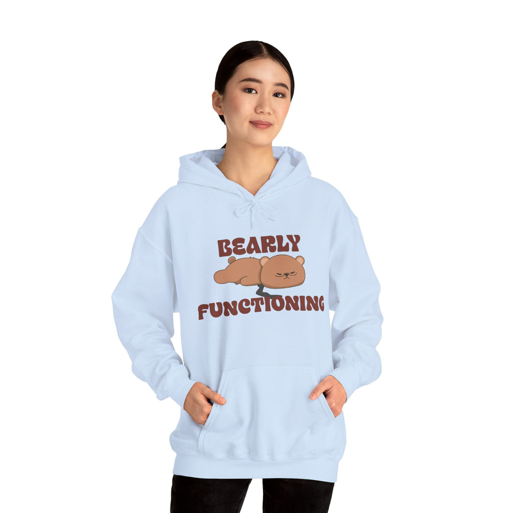 Sweat à Capuche "Bearly Functional" – Pull Douillet à Motif Ours Paresseux