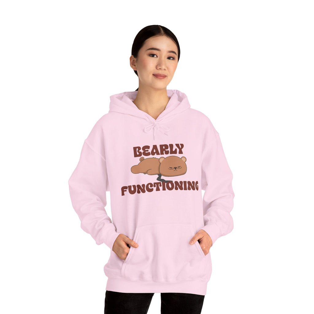 Sweat à Capuche "Bearly Functional" – Pull Douillet à Motif Ours Paresseux