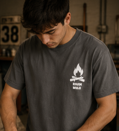 T-shirt Boussole Born to Roam | T-shirt graphique aventure pour voyageurs et amoureux de la nature |