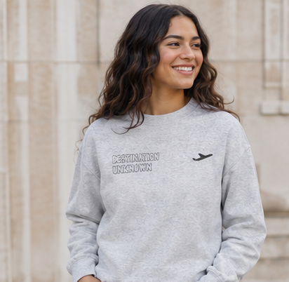T-shirt à manches longues « Destination inconnue » | T-shirt graphique de timbre de voyage vintage | Femme |