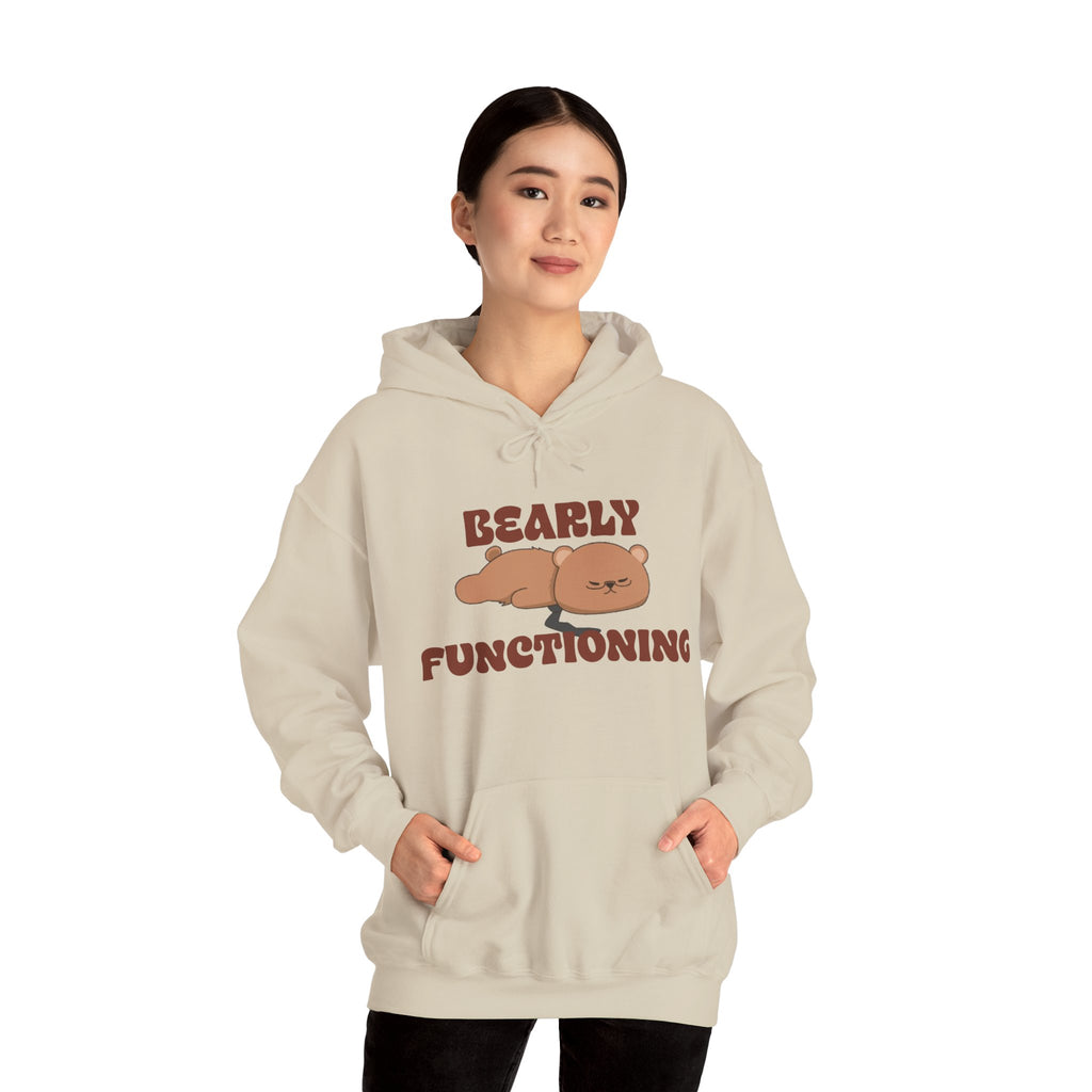 Sweat à Capuche "Bearly Functional" – Pull Douillet à Motif Ours Paresseux