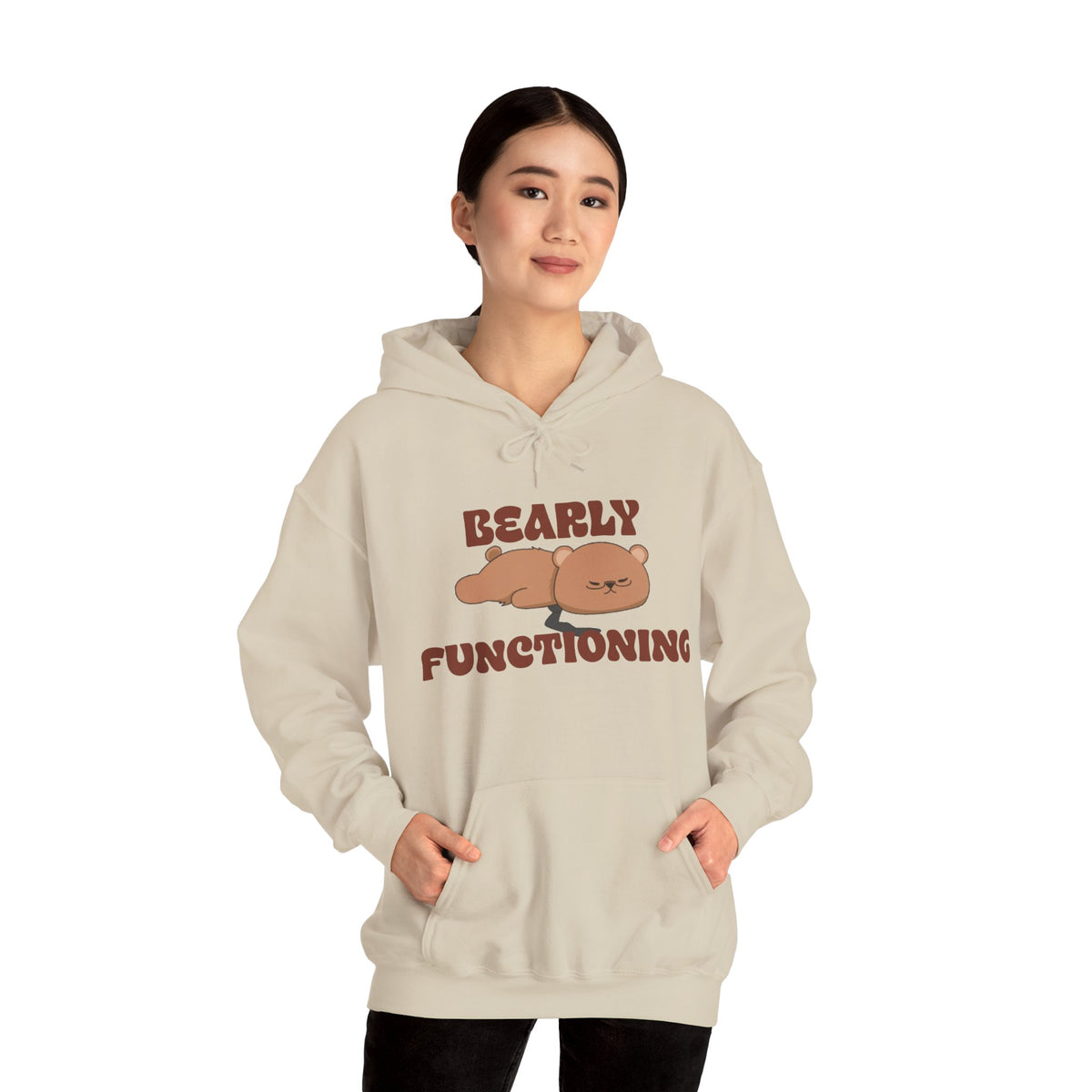 Sweat à Capuche "Bearly Functional" – Pull Douillet à Motif Ours Paresseux